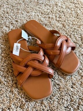 Old Navy Sandals Sz 10 NWT